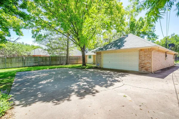 $256,900 | 1086 Rock Ridge Drive, Burleson, TX 76028