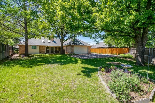 $256,900 | 1086 Rock Ridge Drive, Burleson, TX 76028