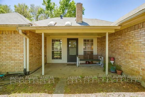 $256,900 | 1086 Rock Ridge Drive, Burleson, TX 76028