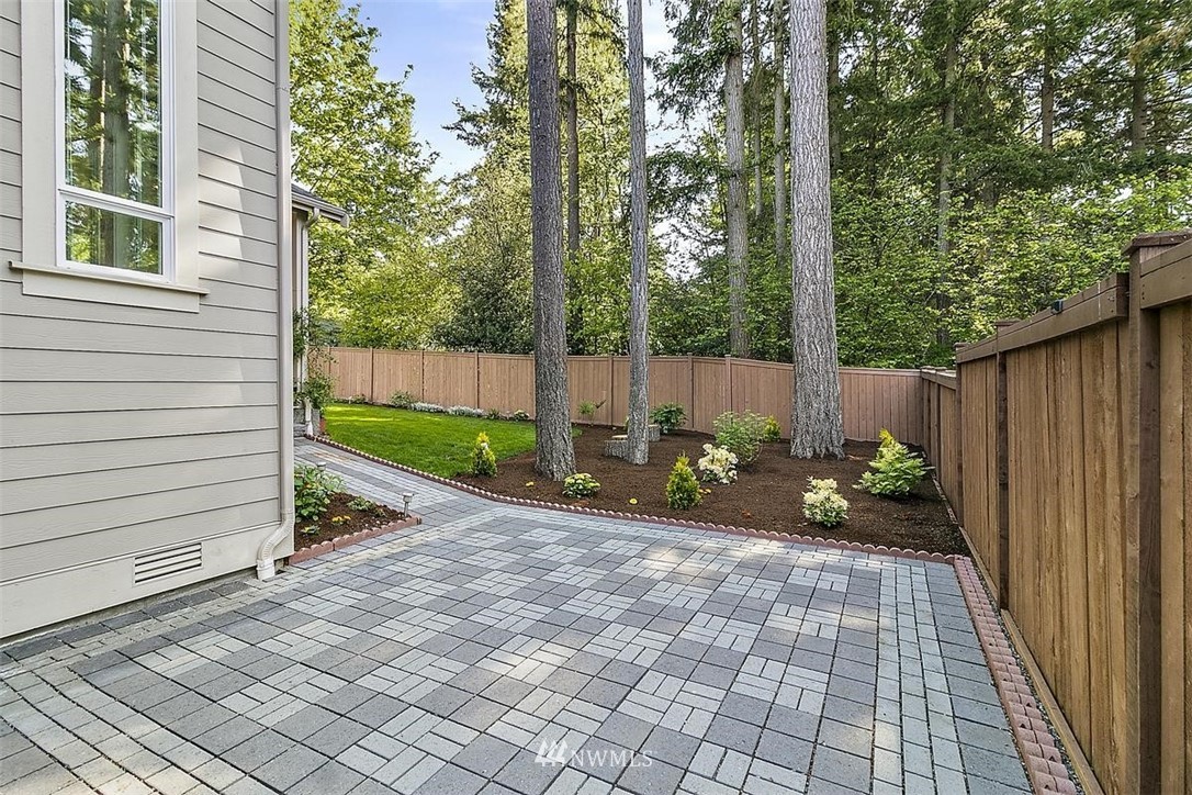 720 Wapato Place Southeast Renton, WA 98059 - Photo 5 of 32 Gallery Image 5