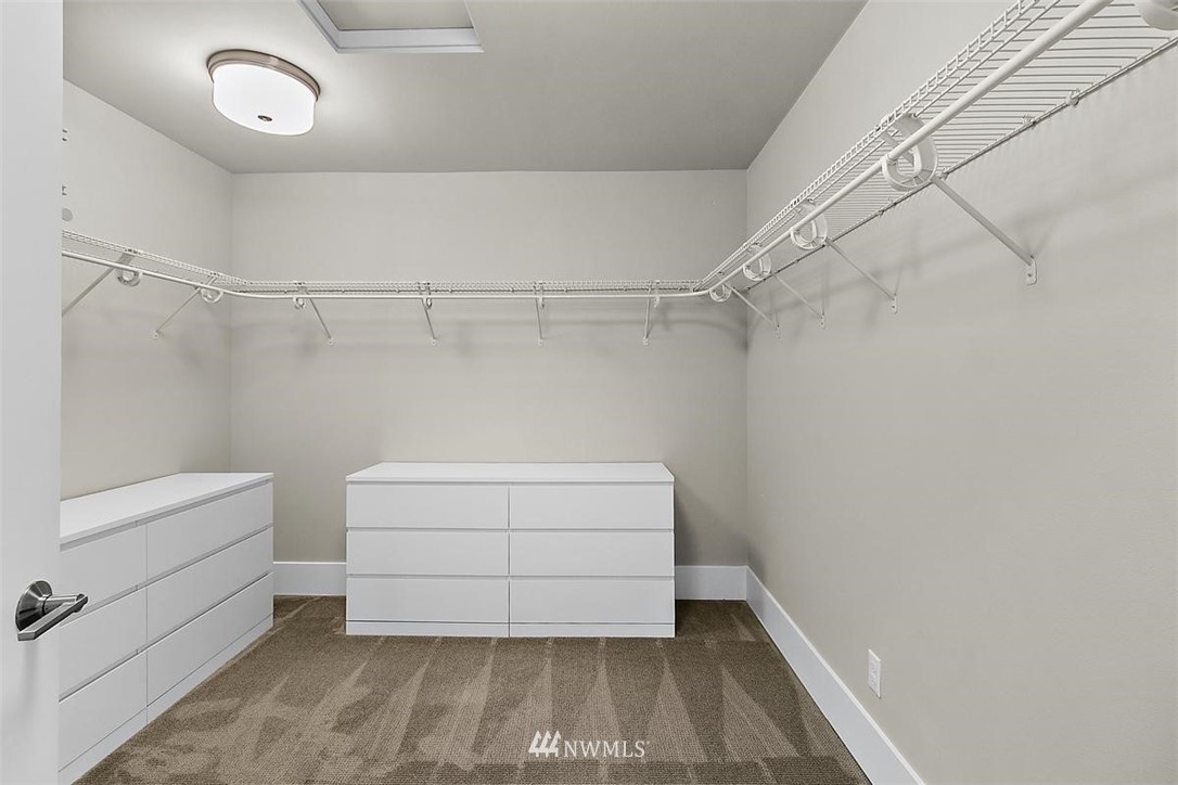 720 Wapato Place Southeast Renton, WA 98059 - Photo 10 of 32 Gallery Image 10