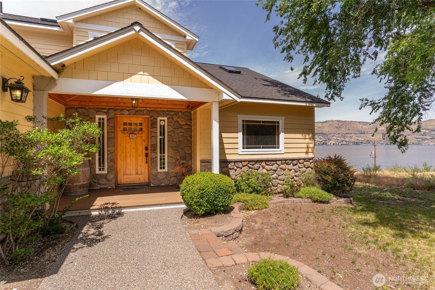 915 South Lakeshore Road Chelan, WA 98816 - Photo 5 of 40