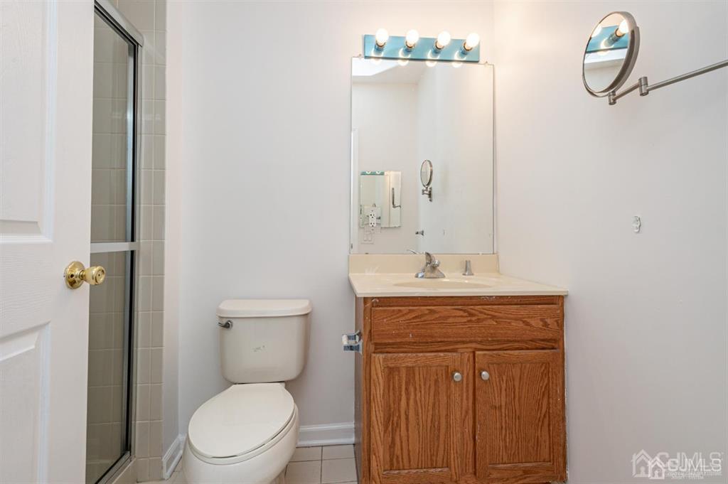 368 Rector Street, Unit 514 Perth Amboy, NJ 08861 - Photo 18 of 24 a bathroom with a toilet a sink and mirror