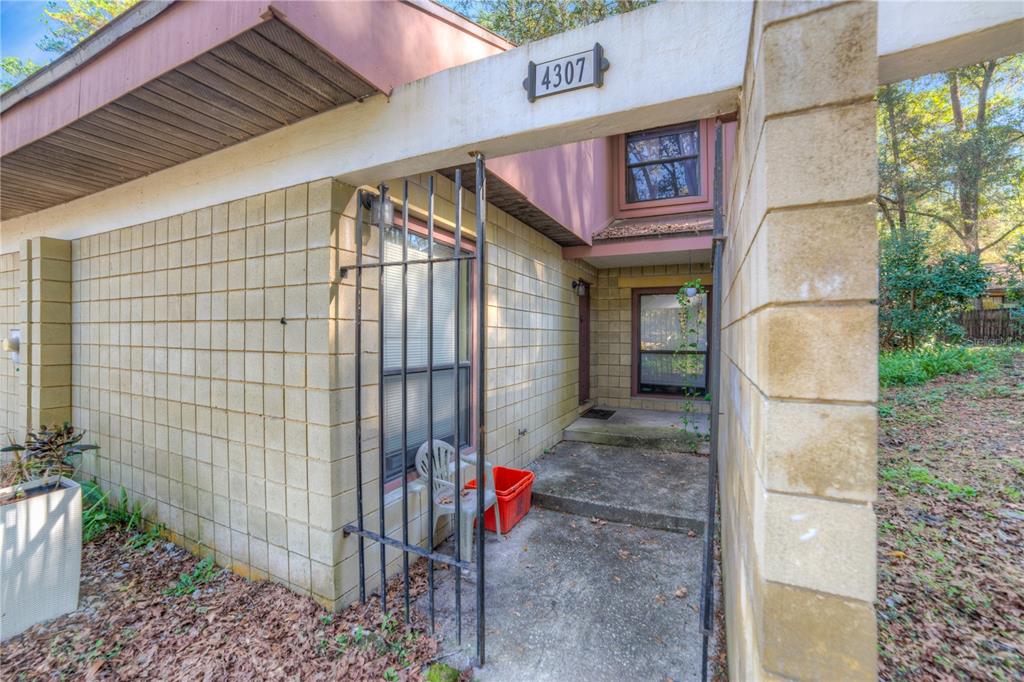 4307 Southwest 70th Terrace Gainesville, FL 32608 - Photo 2 of 31