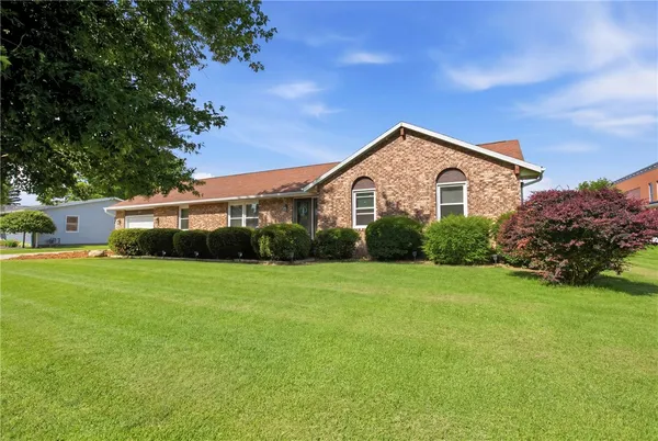 $269,000 | 1015 North Henrietta Street, Effingham, IL 62401