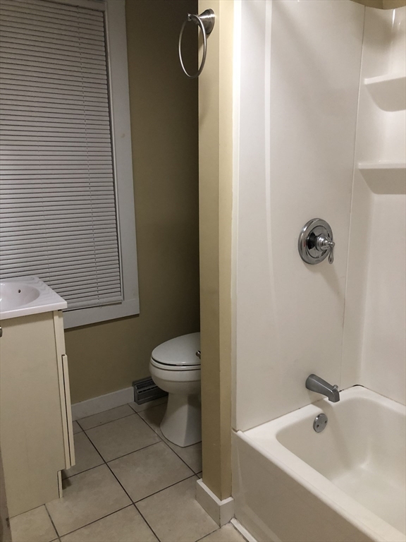 188 Belleville Road New Bedford, MA 02745 - Photo 12 of 23