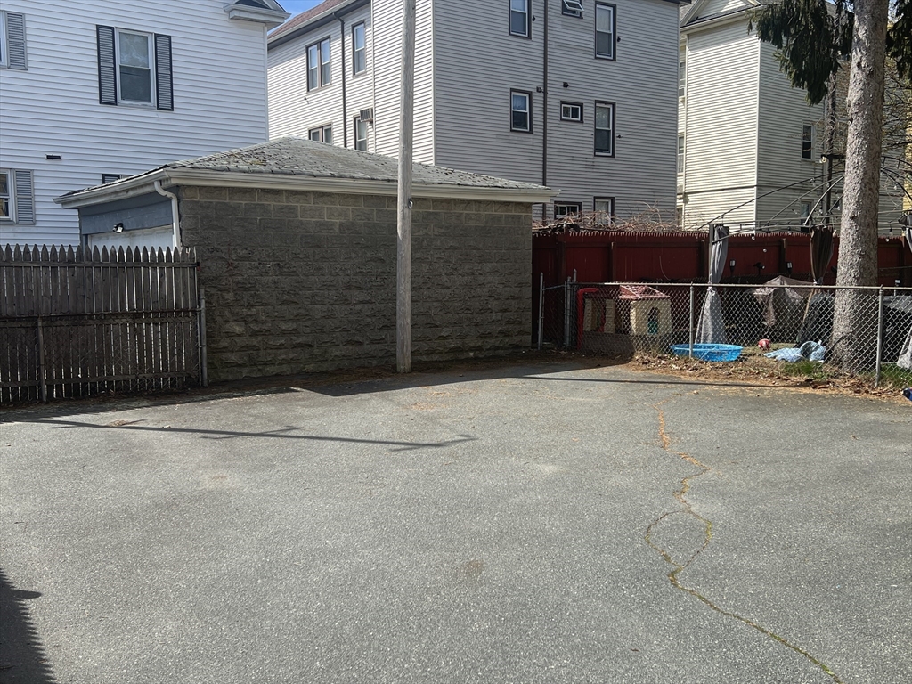 188 Belleville Road New Bedford, MA 02745 - Photo 5 of 23