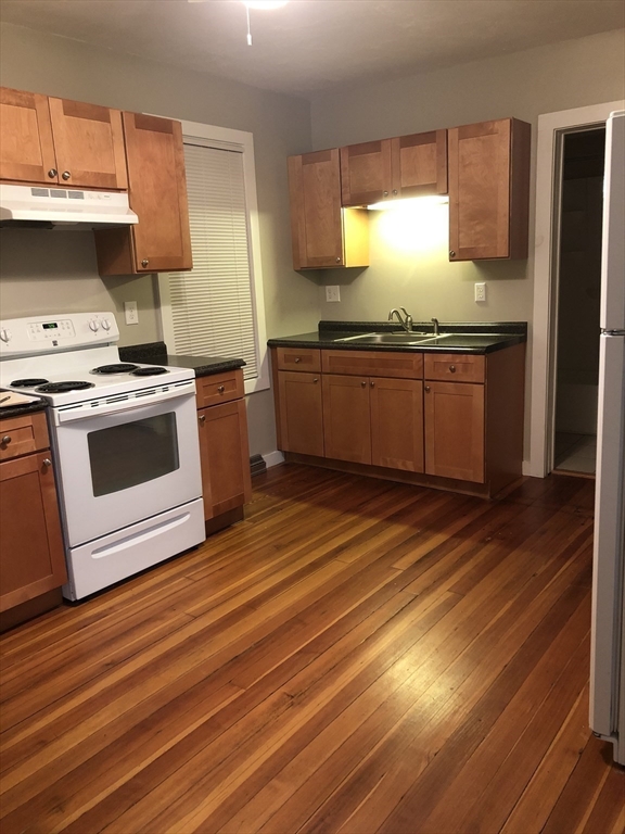 188 Belleville Road New Bedford, MA 02745 - Photo 7 of 23