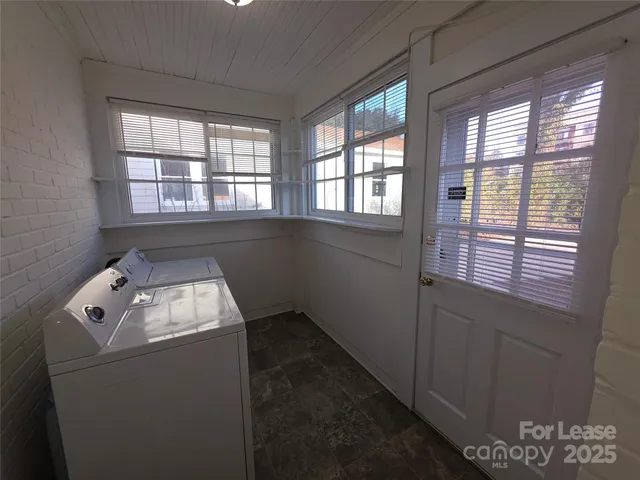 $1,949 | 2409 Commonwealth Avenue, Charlotte, NC 28205