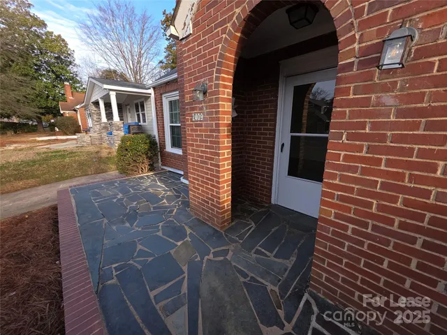 $1,949 | 2409 Commonwealth Avenue, Charlotte, NC 28205