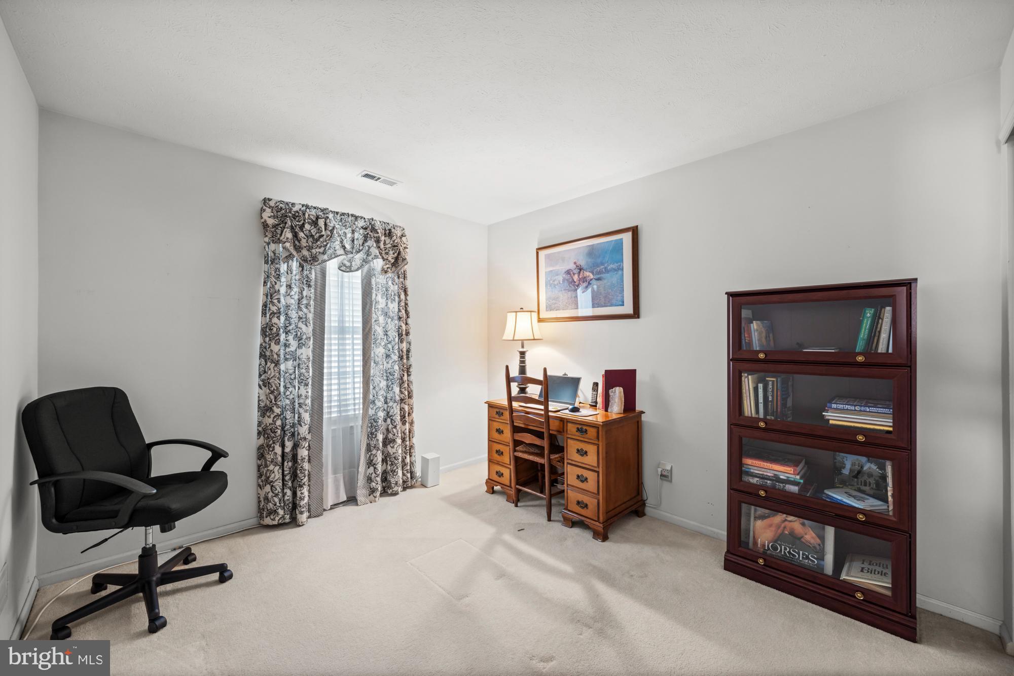 21 Brandon Lane Sewell, NJ 08080 - Photo 21 of 44 a livingroom with a workspace