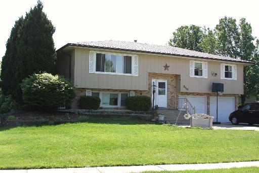 816 Stonegate Road New Lenox, IL 60451 - Photo 1 of 13