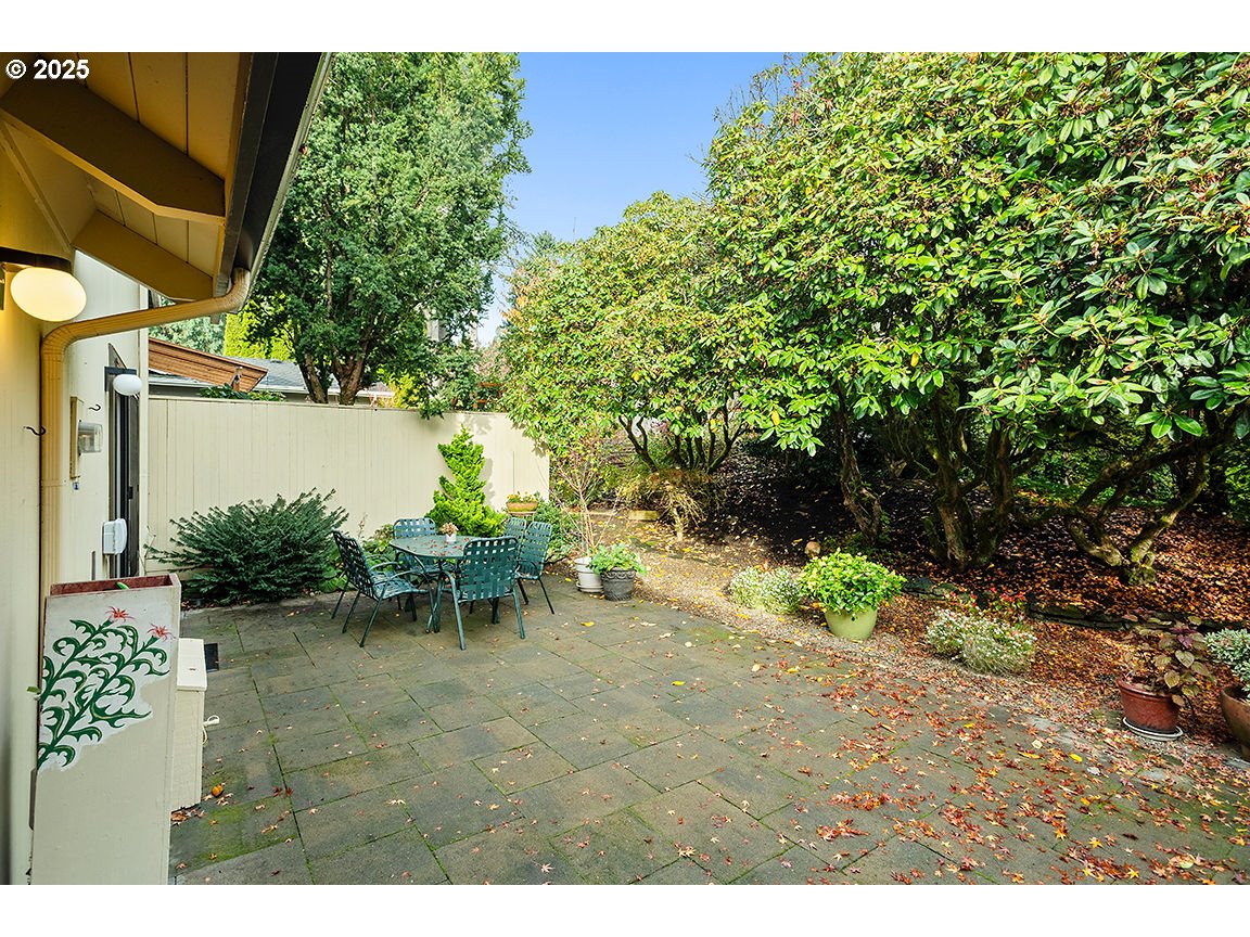 9 Britten Court Lake Oswego, OR 97035 - Photo 32 of 48 a view of a backyard with plants and a patio