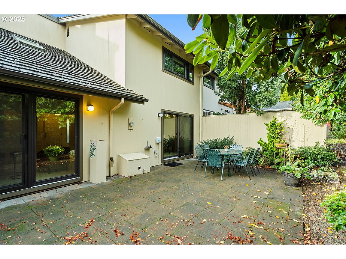 9 Britten Court Lake Oswego, OR 97035 - Photo 34 of 48 a view of a patio with table and chairs and potted plants