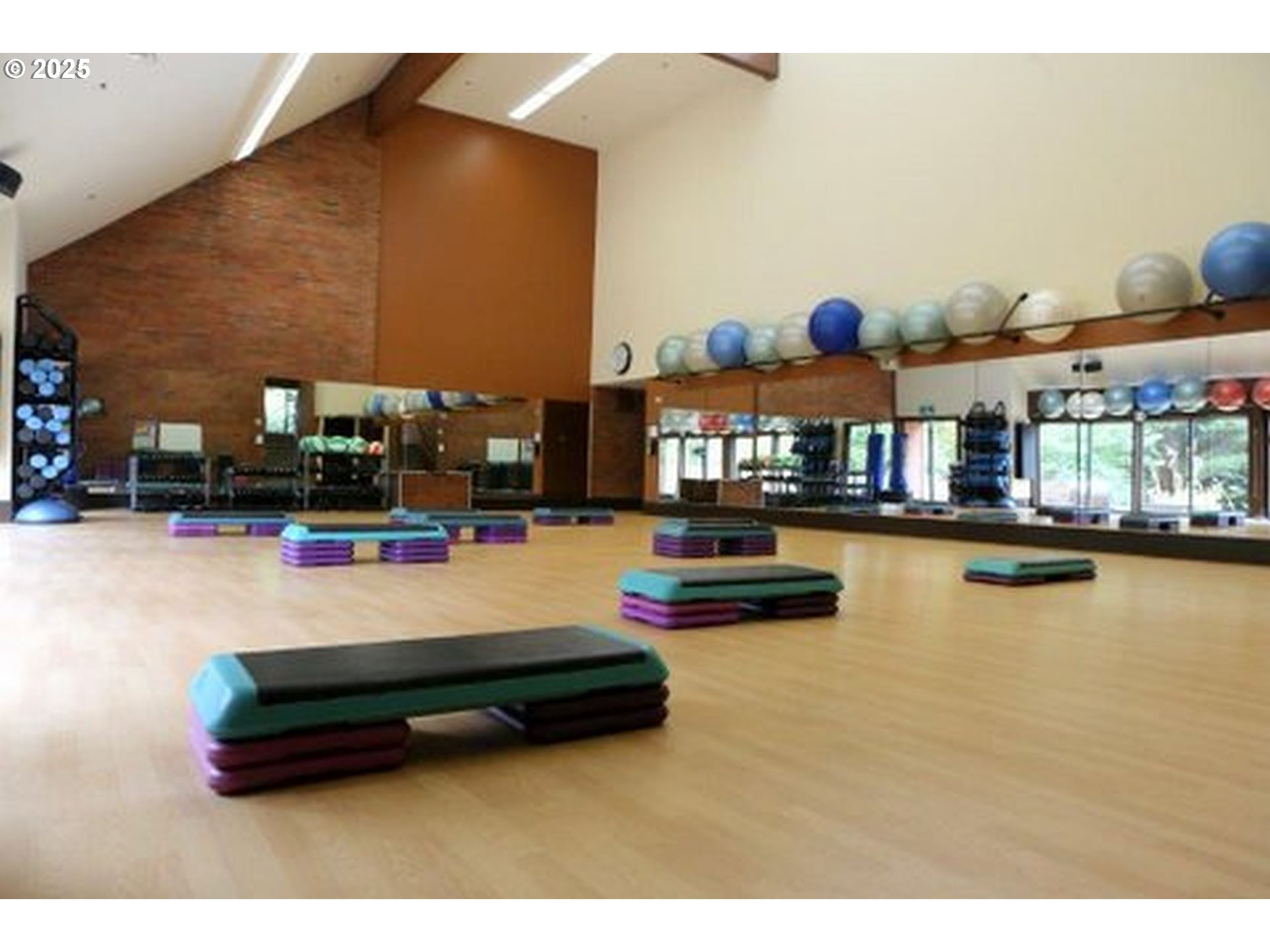 9 Britten Court Lake Oswego, OR 97035 - Photo 45 of 48 a swimming pool with outdoor seating and yard