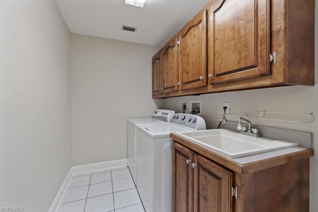 560 Henley Drive Naples, FL 34104 - Photo 14 of 16 a utility room with dryer and washer