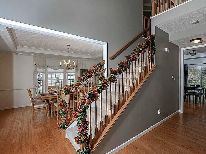205 Field Club Circle McKees Rocks, PA 15136 - Photo 2 of 25 Entry/Foyer.