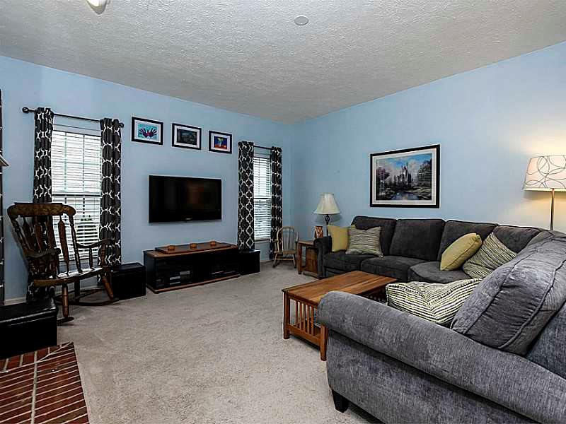 205 Field Club Circle McKees Rocks, PA 15136 - Photo 8 of 25 Family Room.