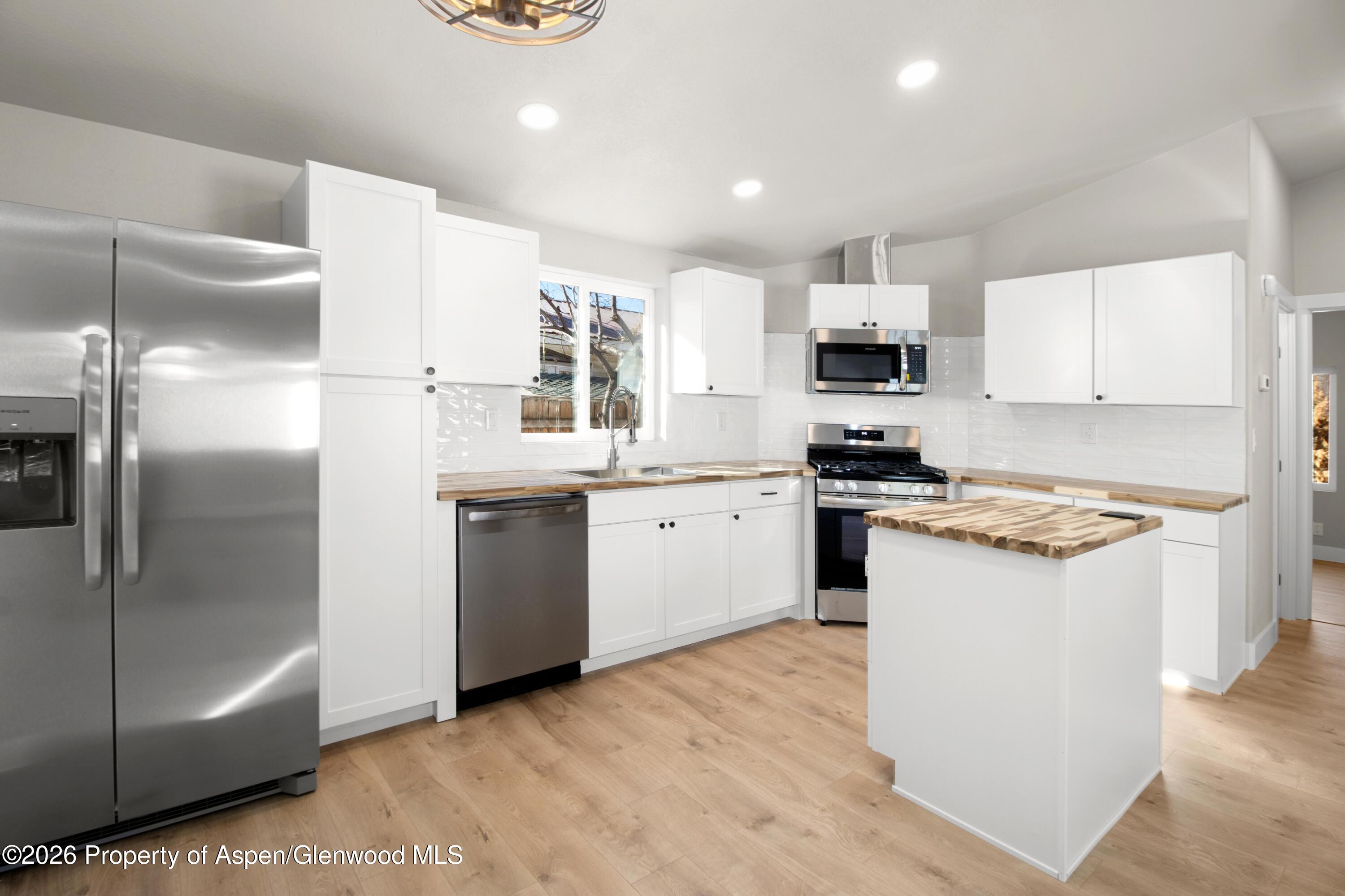 138 North 7th Street New Castle, CO 81647 - Photo 5 of 22 12