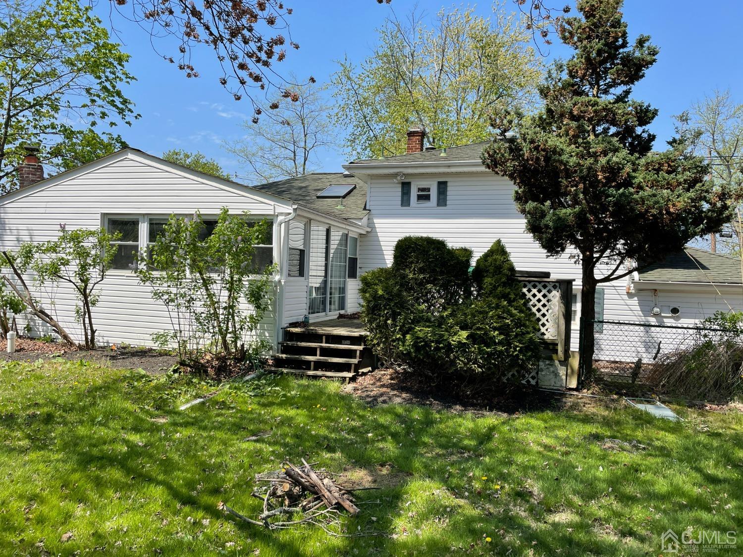 225 Gordon Road Old Bridge, NJ 07747 - Photo 4 of 6 a front view of a house with a garden