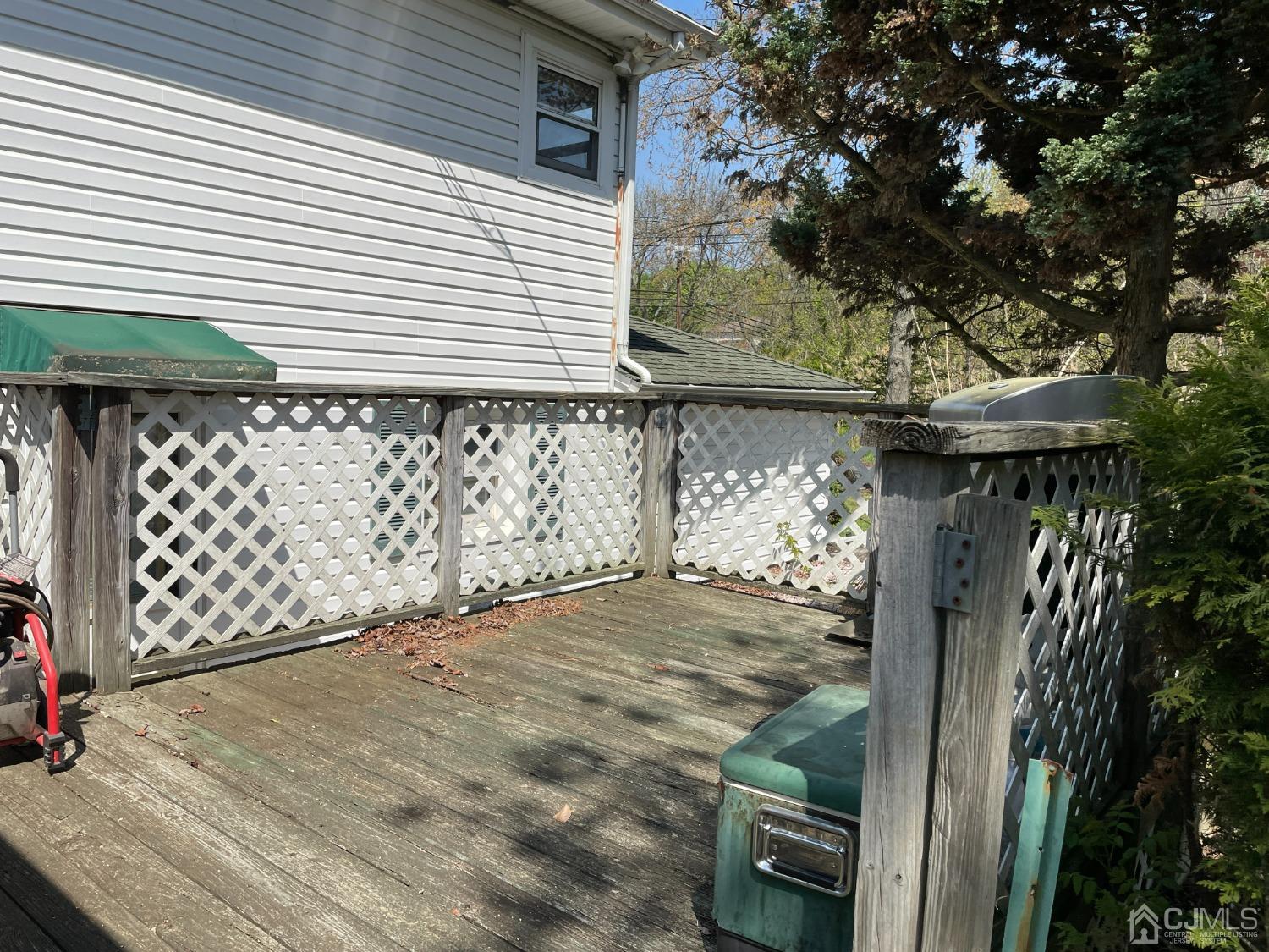 225 Gordon Road Old Bridge, NJ 07747 - Photo 5 of 6 a view of a backyard