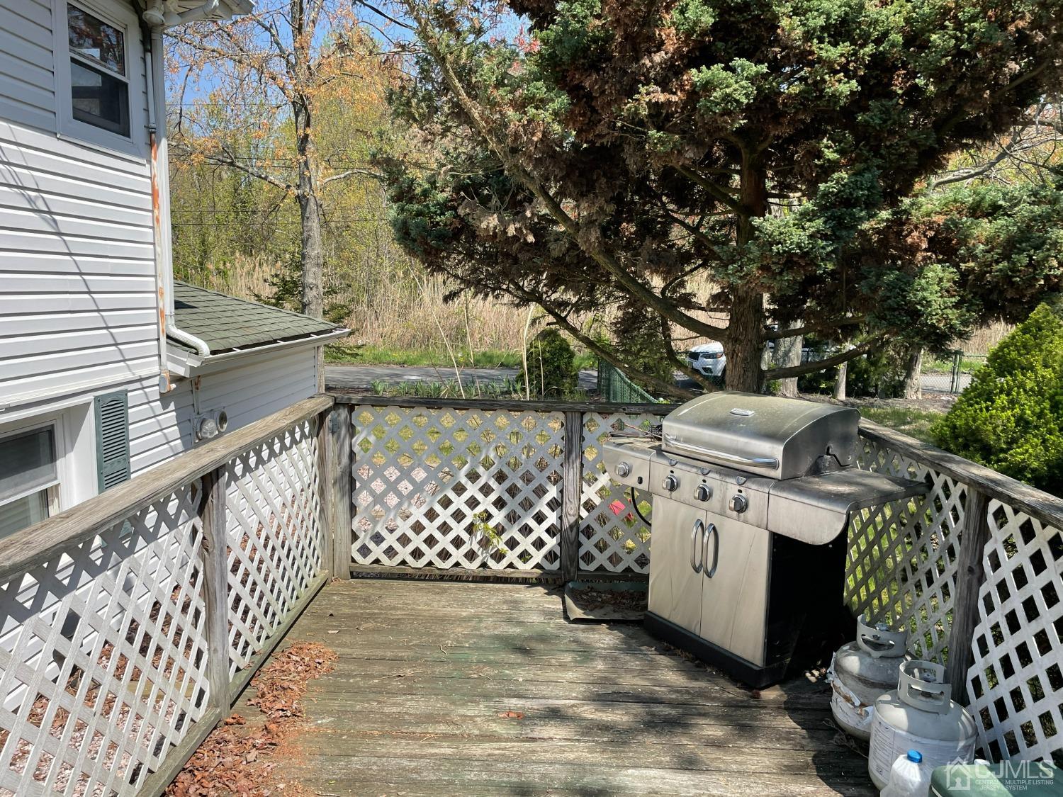 225 Gordon Road Old Bridge, NJ 07747 - Photo 6 of 6 a view of a pathway of a house with wooden fence