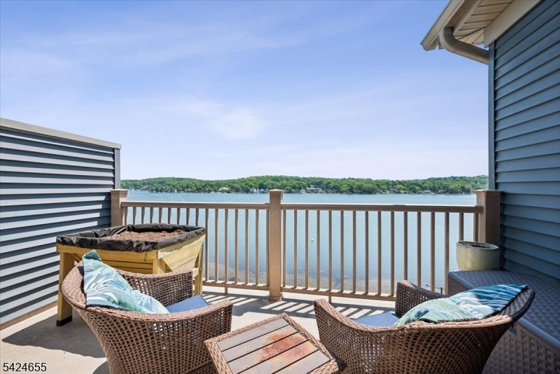 401 Mariners Pointe Hopatcong, NJ 07843 - Photo 31 of 42 a view of a chair in a patio