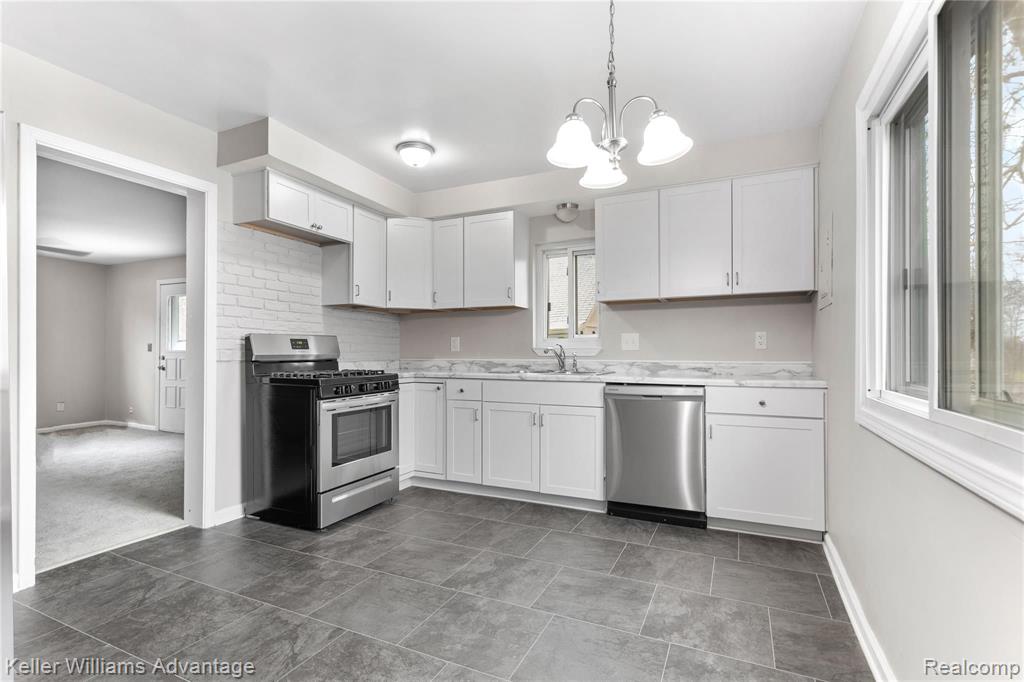 31721 Ecorse Road Romulus, MI 48174 - Photo 8 of 25