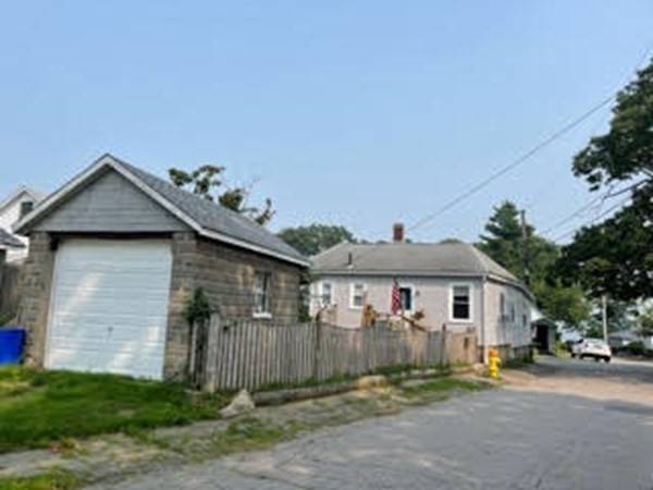 44 Riverbank Road Quincy, MA 02169 - Photo 3 of 15 Gallery Image 3