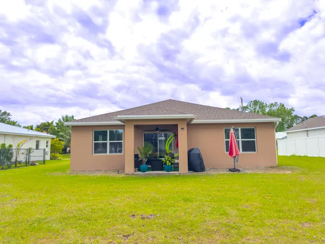 $2,900 | 1767 Southwest Bellevue Avenue, Port St. Lucie, FL 34953
