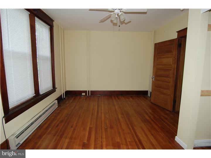115 Crestmont Street Reading, PA 19611 - Photo 4 of 18