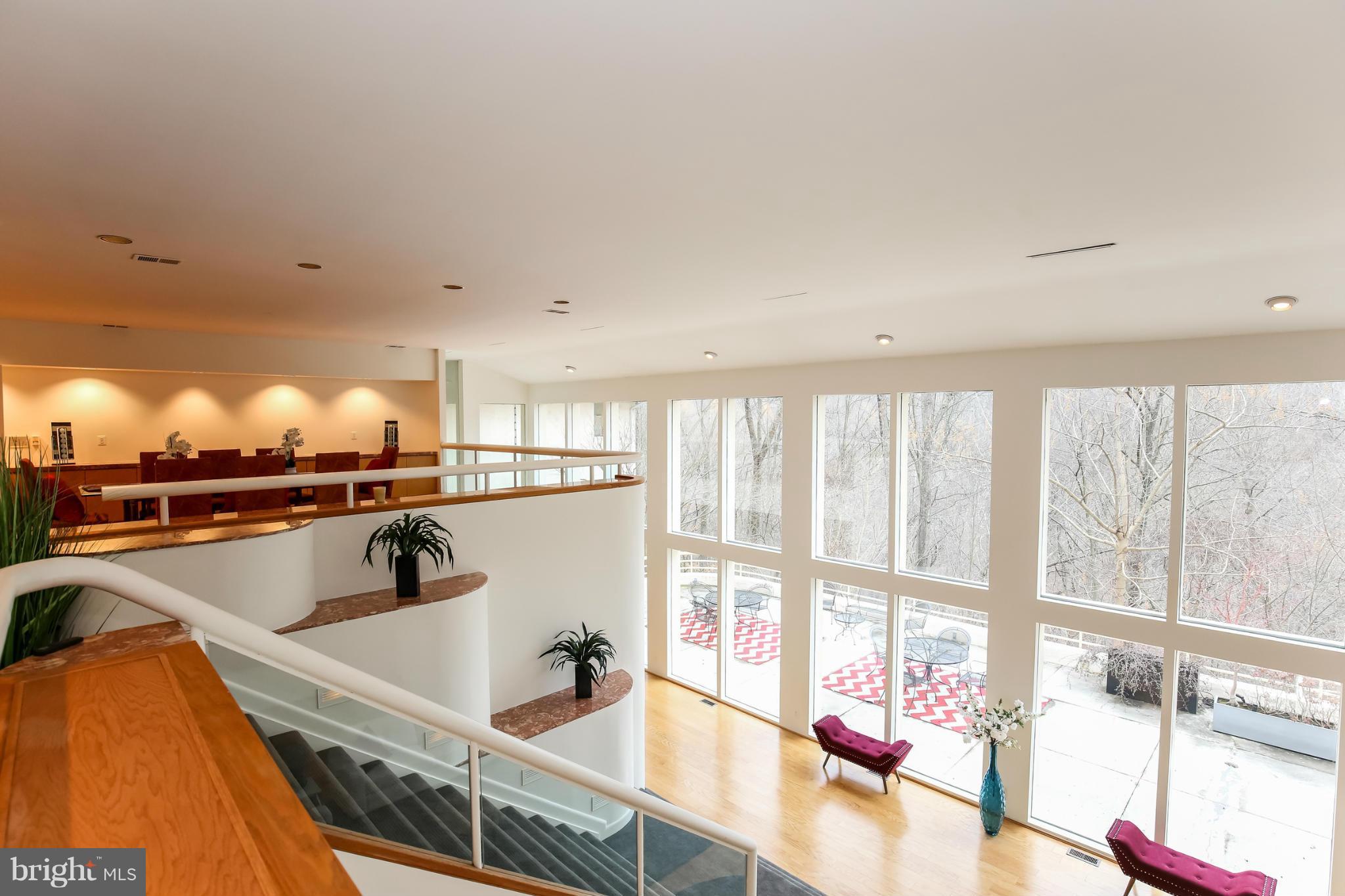 625 Potomac River Road McLean, VA 22102 - Photo 2 of 30 Living Room
