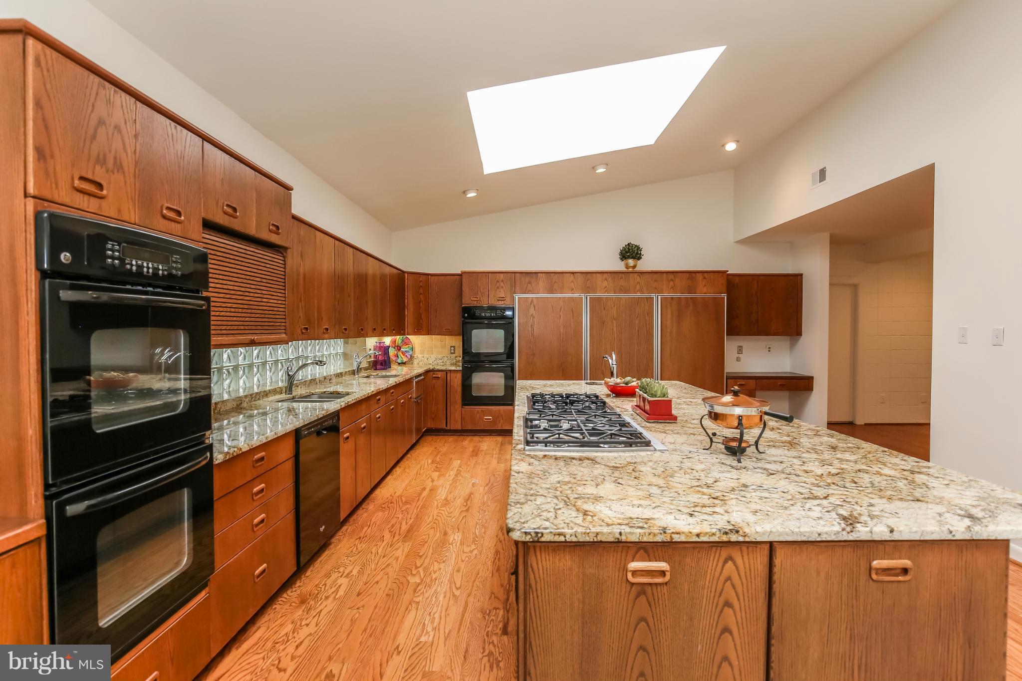 625 Potomac River Road McLean, VA 22102 - Photo 11 of 30 Kitchen