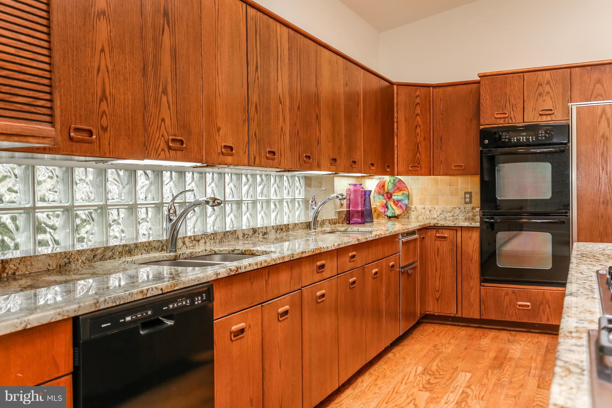 625 Potomac River Road McLean, VA 22102 - Photo 12 of 30 Kitchen