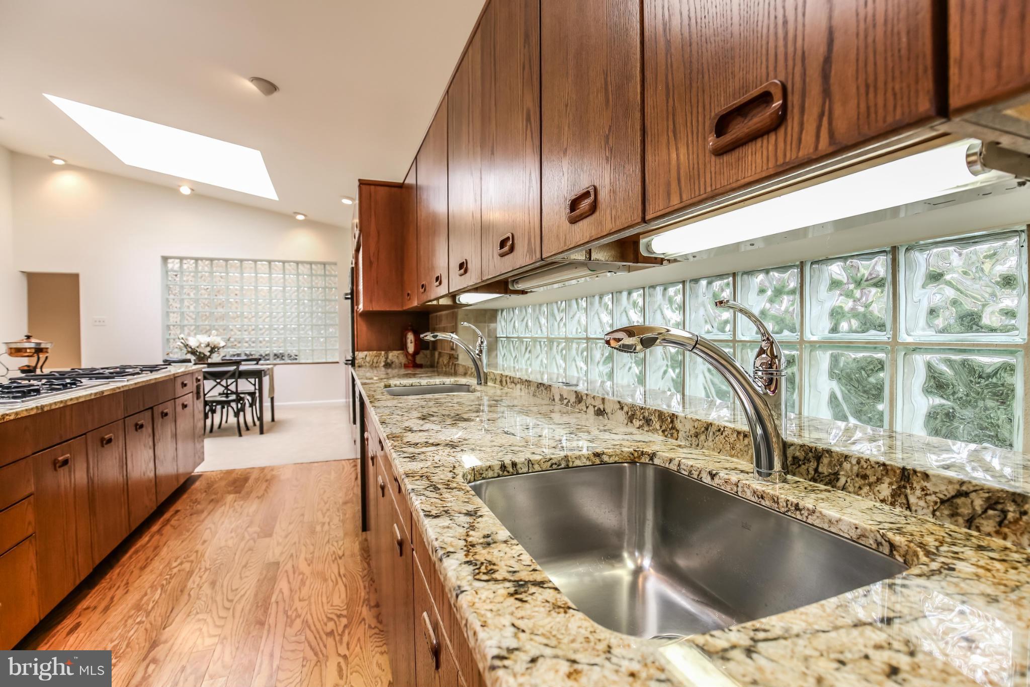 625 Potomac River Road McLean, VA 22102 - Photo 13 of 30 Kitchen