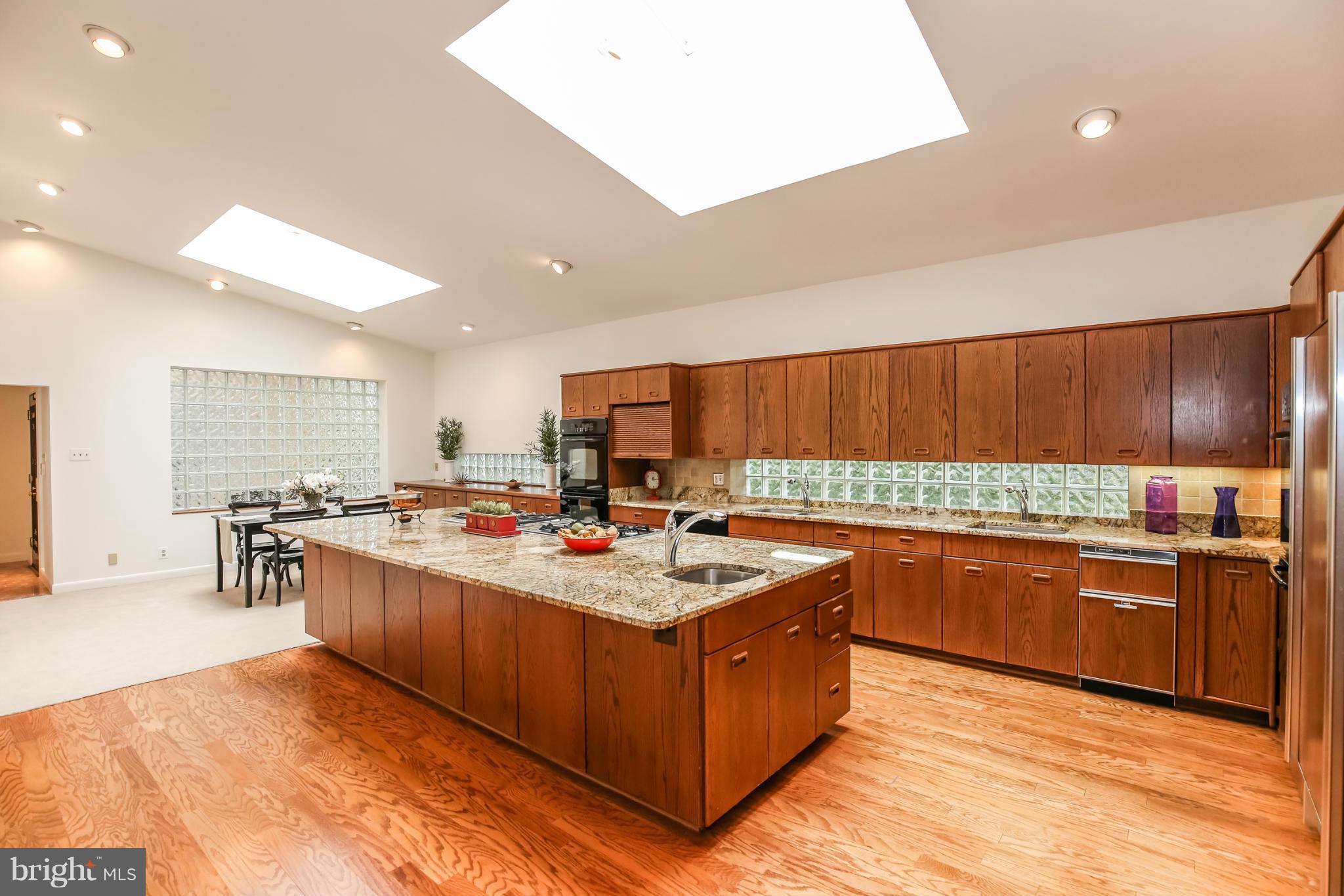 625 Potomac River Road McLean, VA 22102 - Photo 15 of 30 Kitchen
