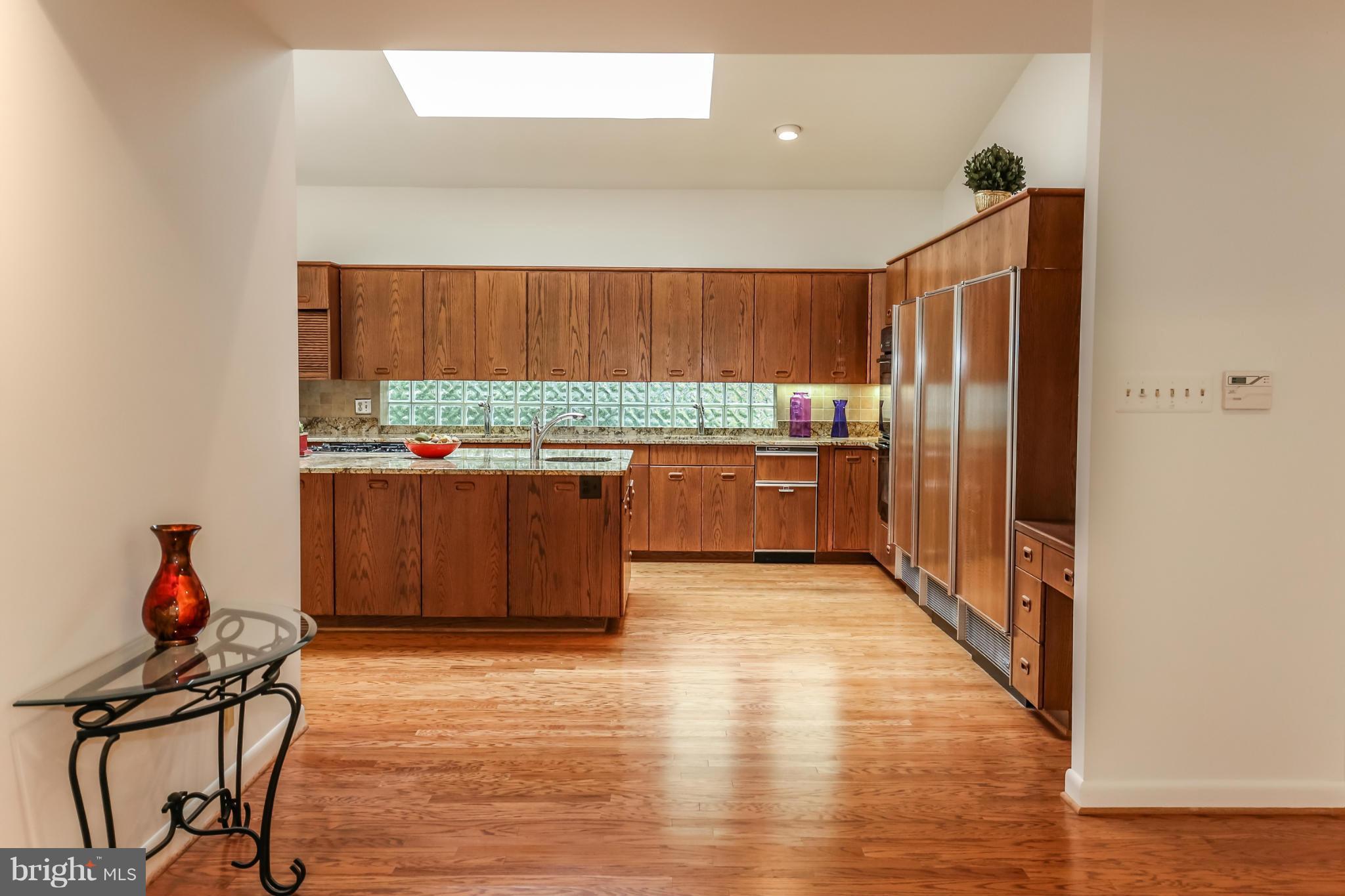 625 Potomac River Road McLean, VA 22102 - Photo 16 of 30 Kitchen