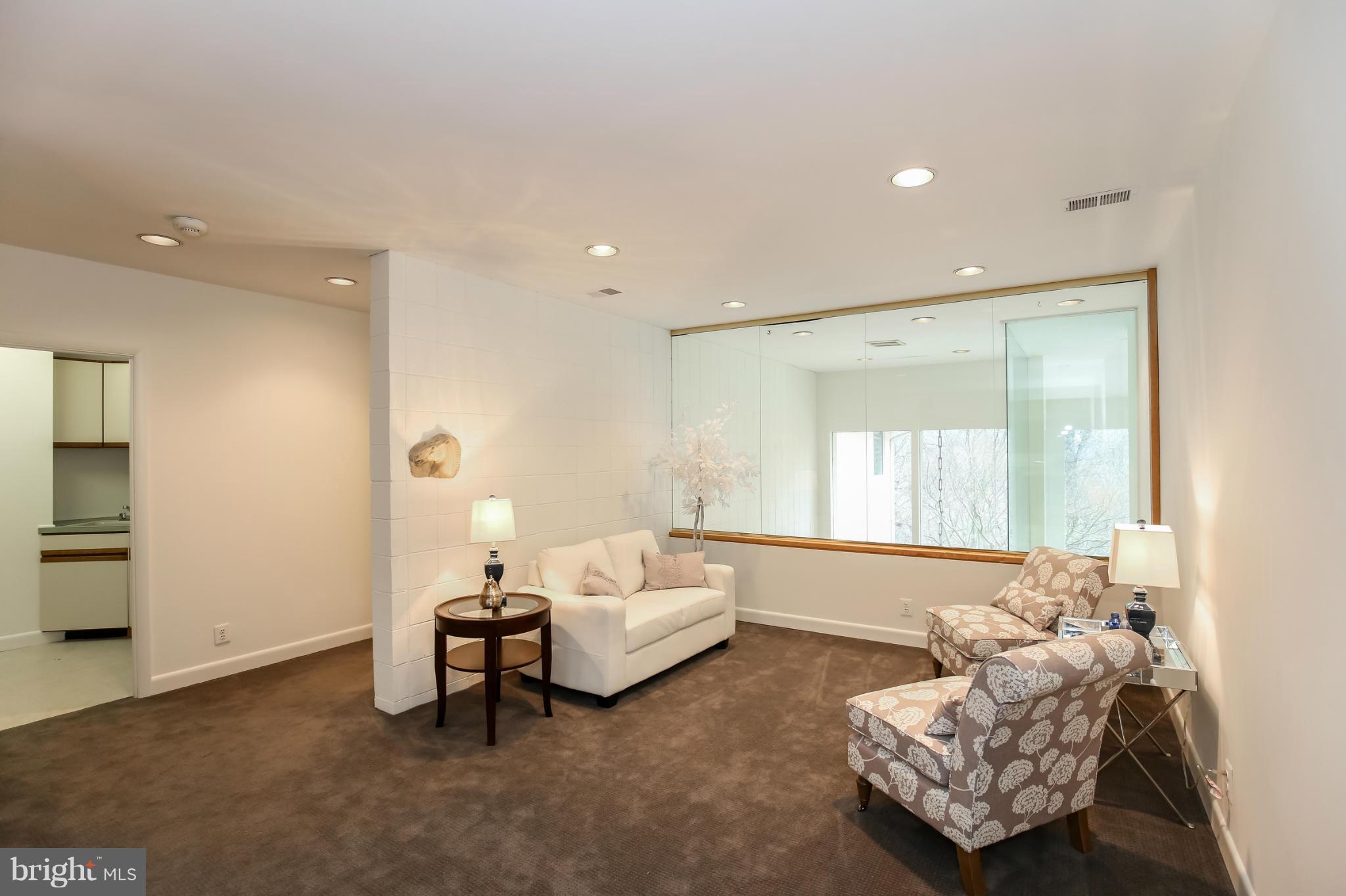 625 Potomac River Road McLean, VA 22102 - Photo 17 of 30 Kitchen