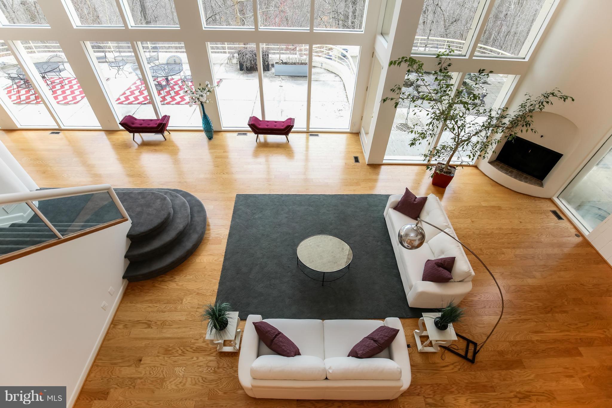 625 Potomac River Road McLean, VA 22102 - Photo 3 of 30 Living Room