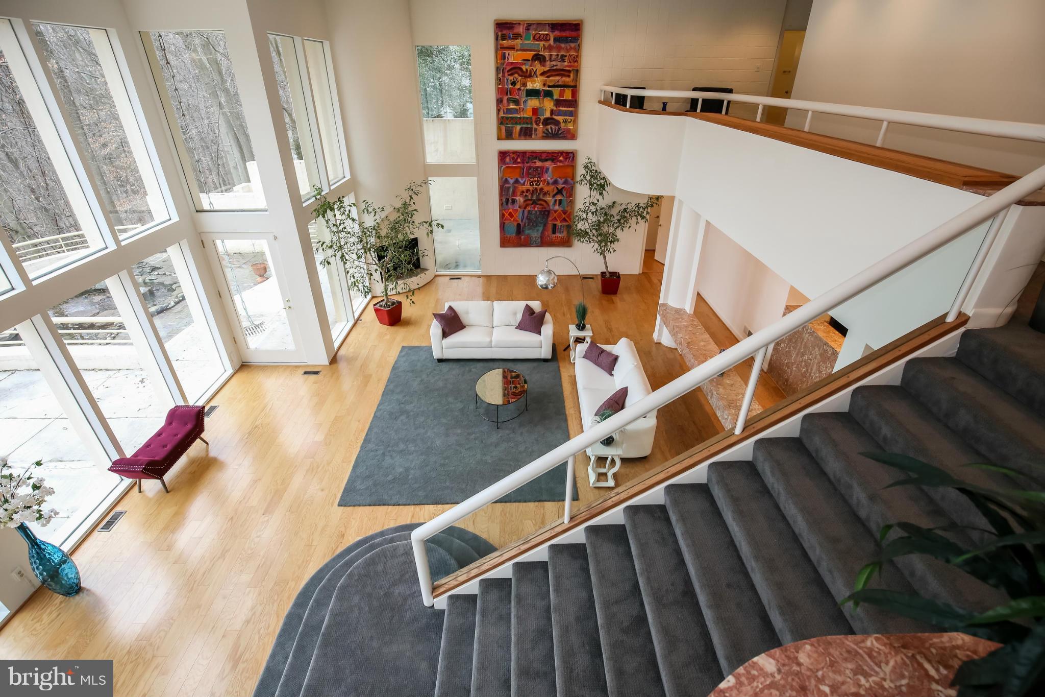 625 Potomac River Road McLean, VA 22102 - Photo 6 of 30 Living Room