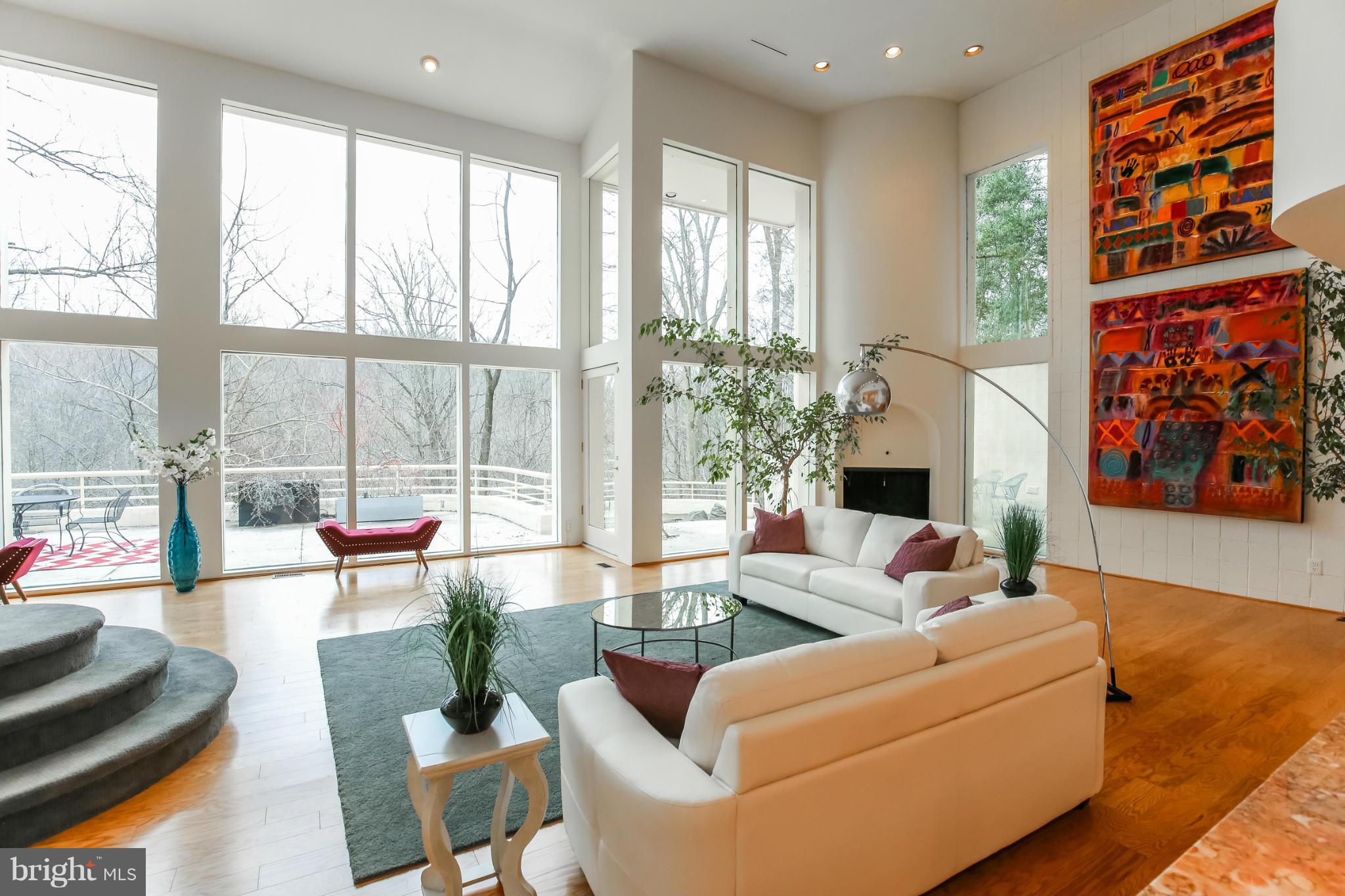 625 Potomac River Road McLean, VA 22102 - Photo 8 of 30 Living Room