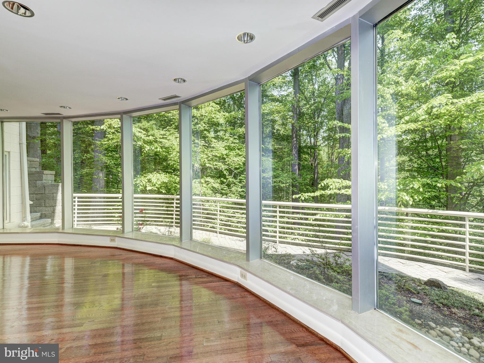 625 Potomac River Road McLean, VA 22102 - Photo 9 of 30 Second Lower Level Sun Gallery