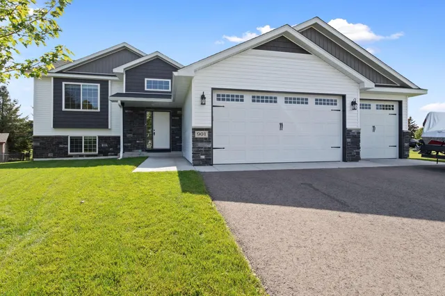 $440,000 | 901 Winsome Way Northeast, Isanti, MN 55040