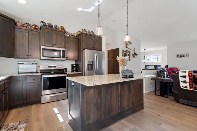 $440,000 | 901 Winsome Way Northeast, Isanti, MN 55040