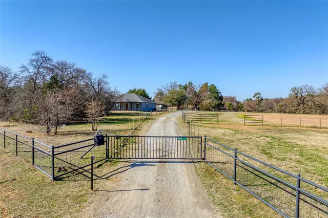 $585,000 | 9401 Farm To Market Road 678, Gainesville, TX 76240