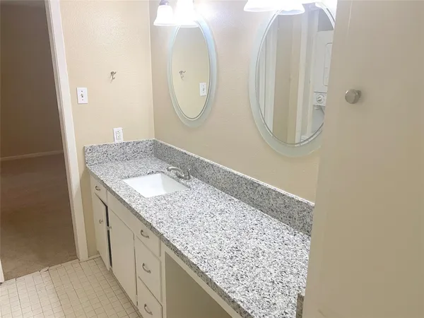 $1,250 | 1403 Blalock Road, Unit 12, Houston, TX 77055