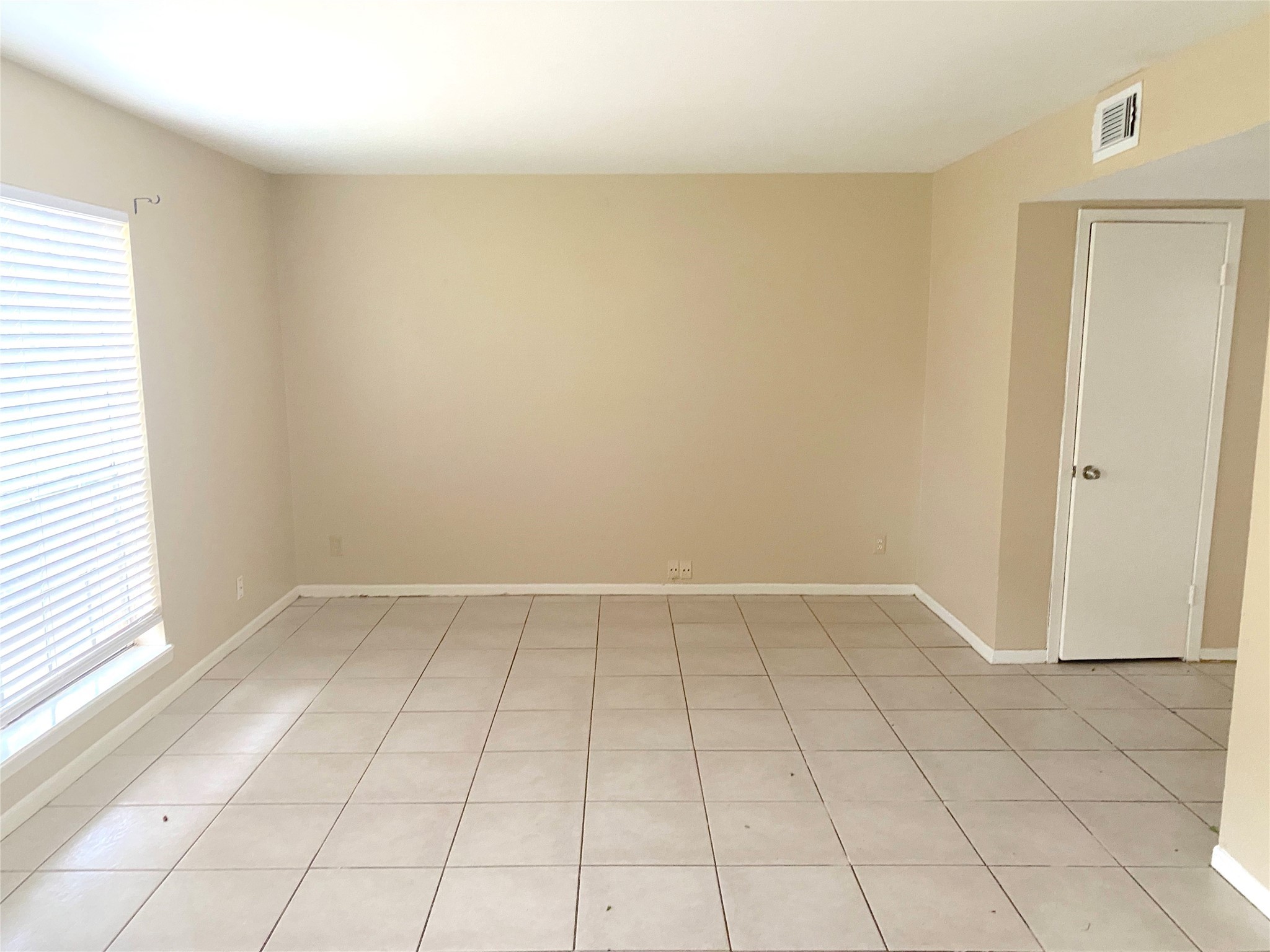 1403 Blalock Road, Unit 12 Houston, TX 77055 - Photo 3 of 15 an empty room with white door