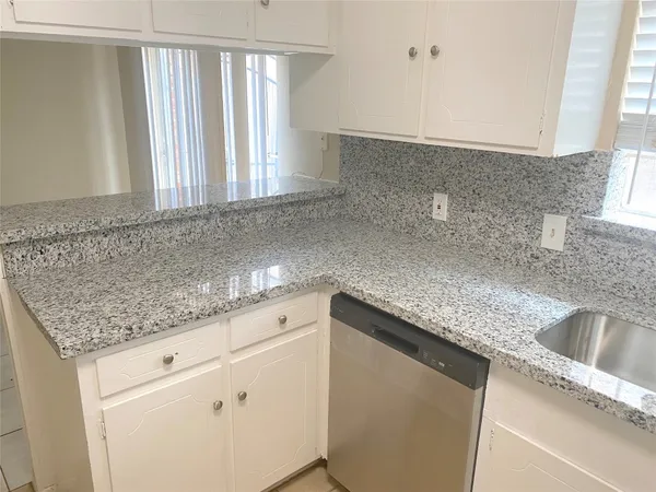 $1,250 | 1403 Blalock Road, Unit 12, Houston, TX 77055