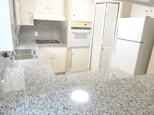 $1,250 | 1403 Blalock Road, Unit 12, Houston, TX 77055