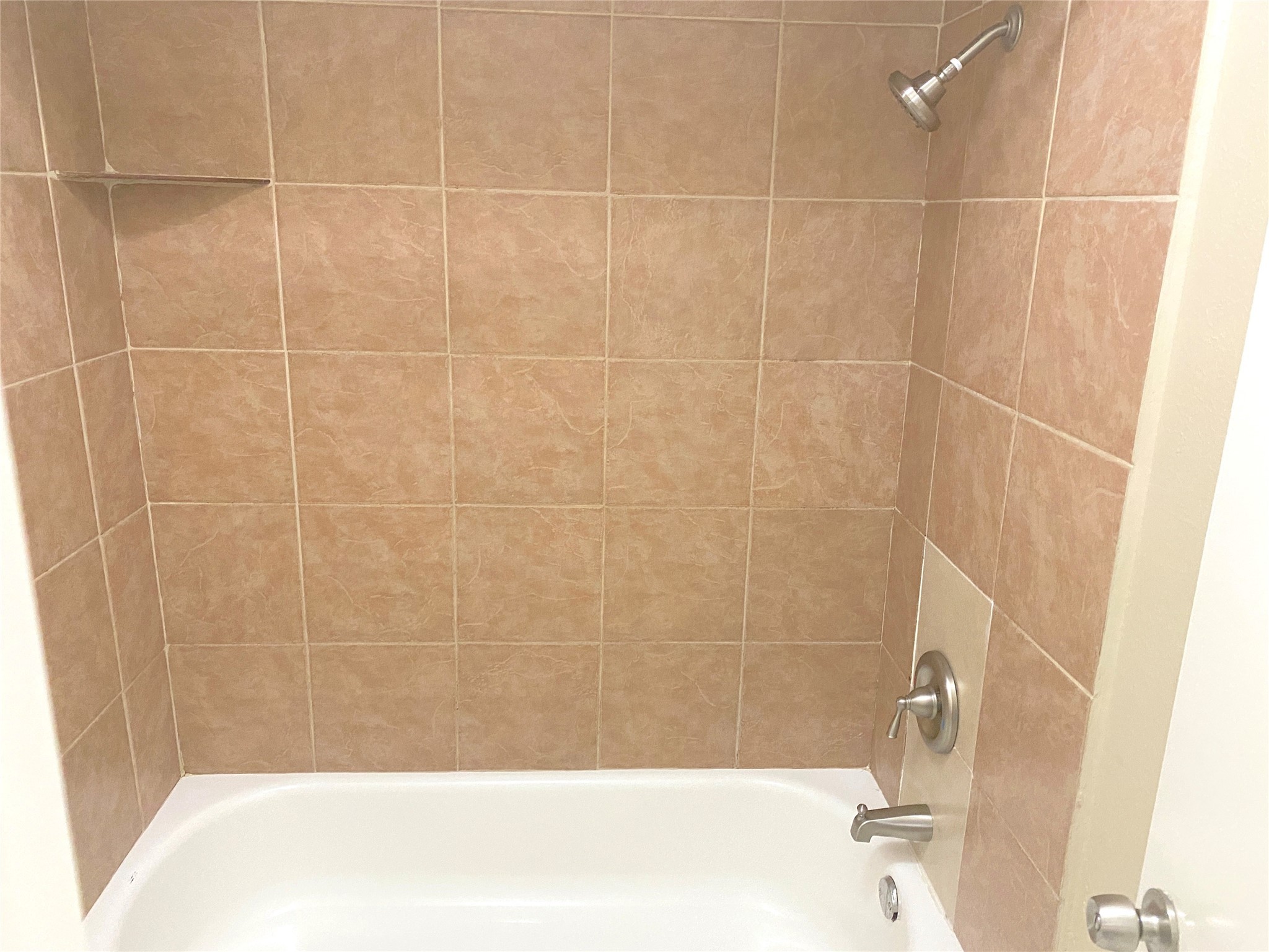 1403 Blalock Road, Unit 12 Houston, TX 77055 - Photo 10 of 15 a bathroom with a bathtub